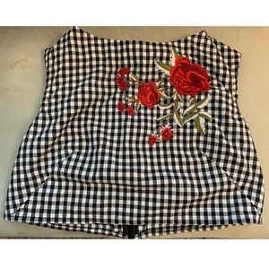 NWOT gingham embroidered top